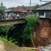 Tergerus Longsor, 8 Rumah Ambruk