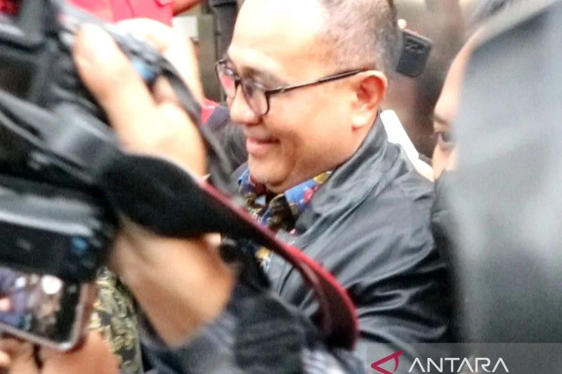 (Sumber Gambar : Antara News / Rafael Alun Trisambodo di pecat tanpa uang pensiun)