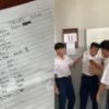 Media sosial sedang dibuat haru oleh perlakuan anak SMP ( Sekolah Menengah Pertama). Beredar sebuah video dimana para pelajar yang diketahui merupakan siswa kelas VIII SMPN 3 Tasikmalaya membantu temannya untuk membelikan sepatu baru.