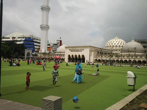Tempat Ngabuburit Terfavorit di Bandung