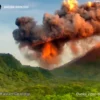 merapi erupsi lontarkan awan panas kemerahan