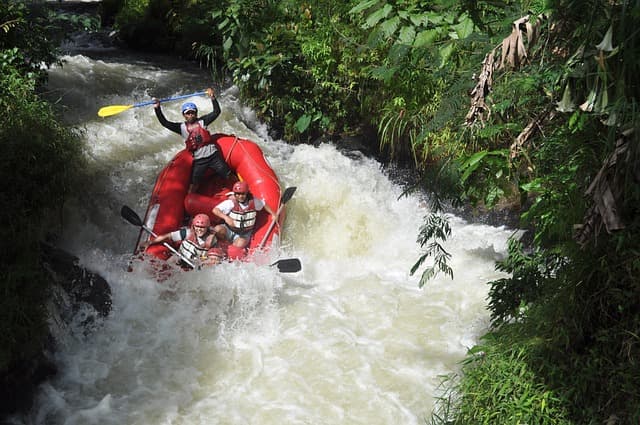 (Sumber Gambar: Pixabay/Wisata arung jeram di Sukabumi)