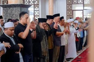 Wali Kota Sukabumi Shalat Gerhana Matahari di Masjid Agung Kota Sukabumi