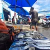 Pedagang Ikan Laut di Palabuhanratu Laris