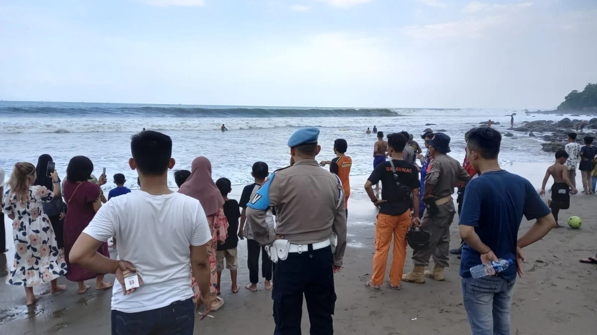 Bocah 12 Tahun Hilang Terseret Ombak Pantai Palabuhanratu