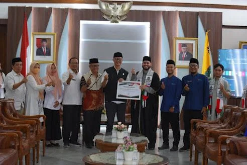 Bantu Palestina, Pemkot Sukabumi Terima Piagam Donasi DT Peduli