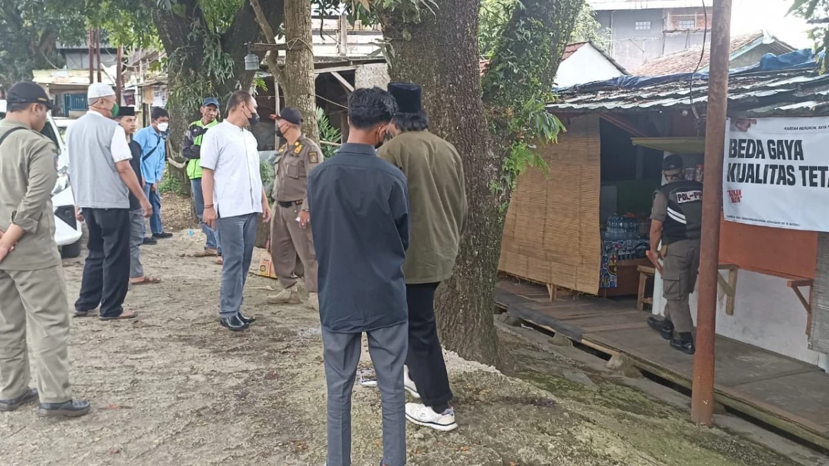 Tim Gabungan Razia Warung Makan Buka saat Siang