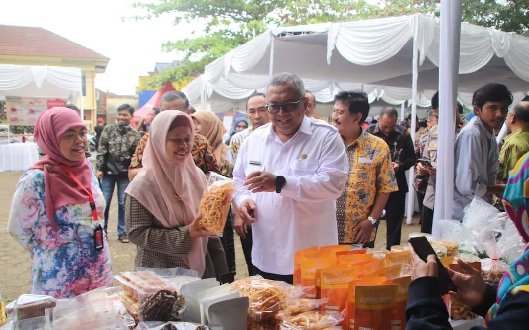 Marwan Ajak Masyarakat Bangga Produk Lokal Disdagin Gelar Bazar Ramadan 1444 Hijrah