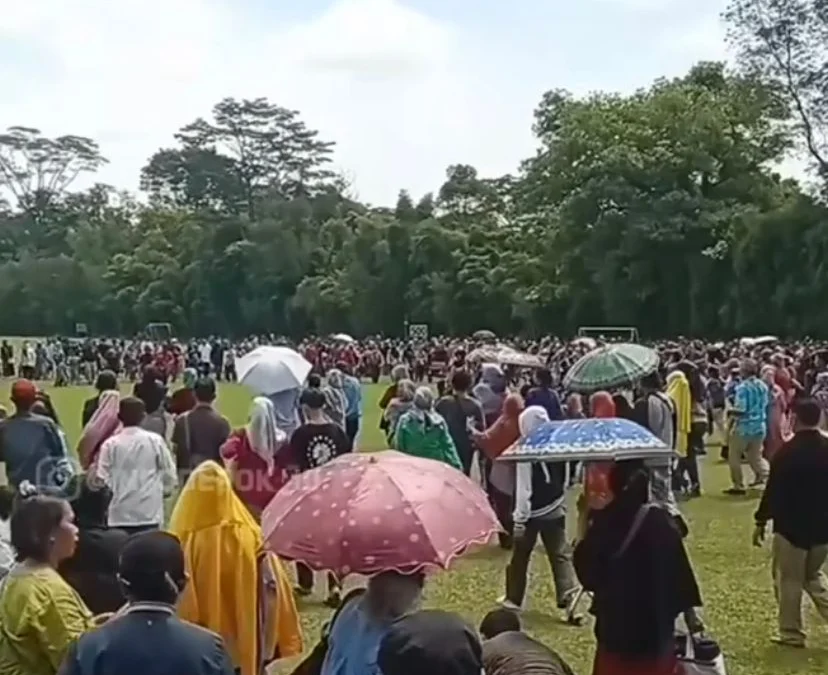 Ida Dayak Disebut Wanita Sakti, Warga Depok Padati GOR Kostrad Untuk Berobat.