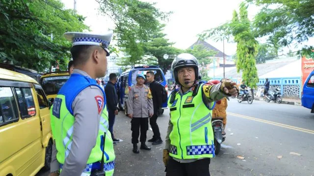 Larang Angkot Berhenti Sembarangan di TPI Pelabuhan Ratu, Kapolres Sukabumi: Tidak Ada Lagi yang Ngetem di Depan Pasar