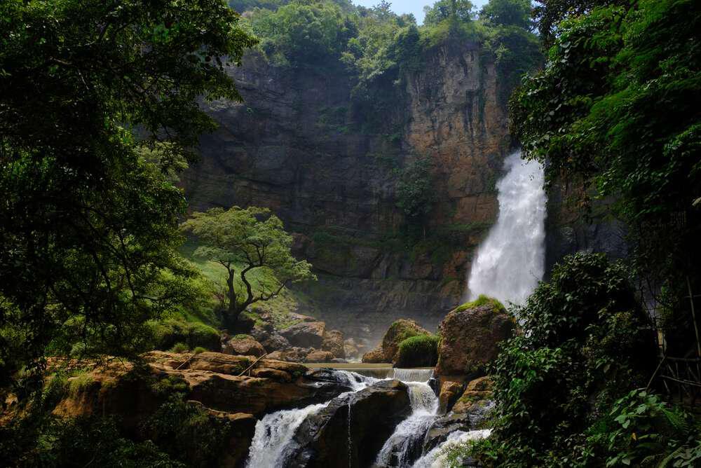 Menjelajahi Keasrian Alam Curug Cimarinjung Sukabumi