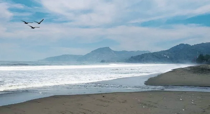 (Sumber Gambar: Istimewa/Keindahan Pantai di Sukabumi)