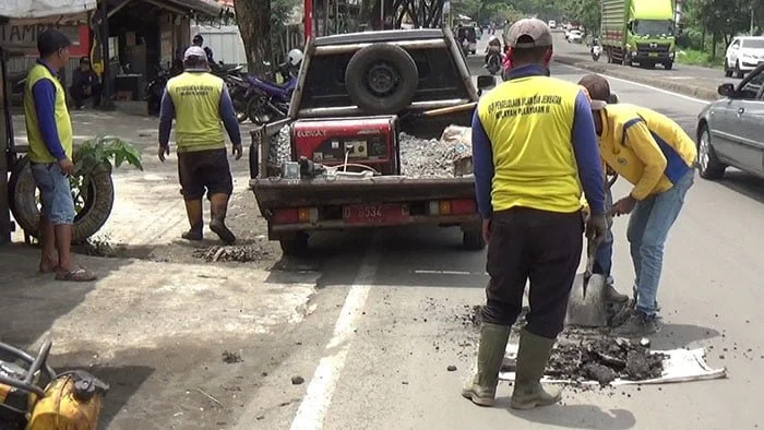 Pemkab Sukabumi Benahi Jalur Alternatif Demi Kelancaran Arus Mudik