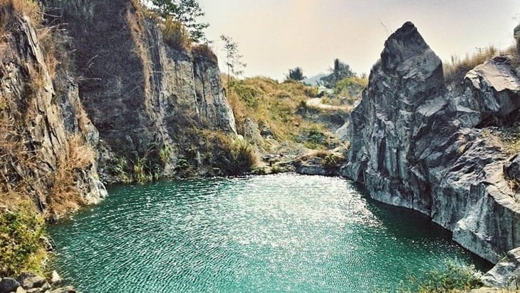 Rileksasi dan Rekreasi di Tepian Danau Bacan Sukabumi