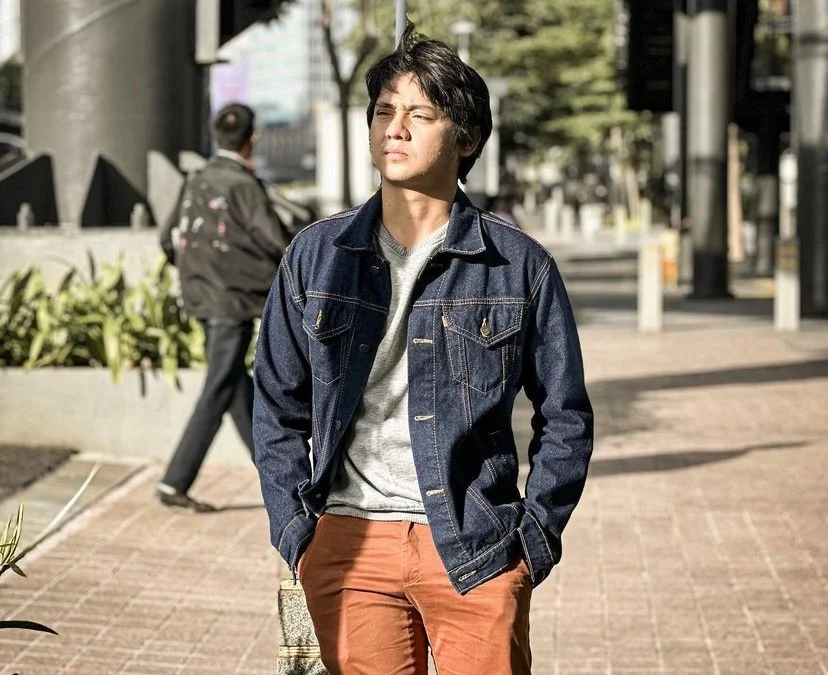 Siapa sih Sosok Arbani Yasiz, yang Menggantikan Iqbaal Ramadhan Sebagai Dilan? Siapa sih Sosok Arbani Yasiz, yang Menggantikan Iqbaal Ramadhan Sebagai Dilan
