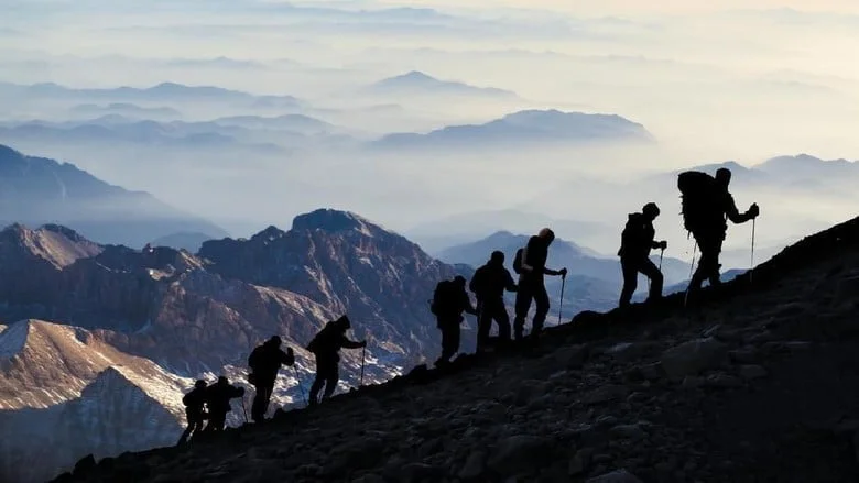 Terletak di Berbagai Daerah, Inilah 8 Gunung Tertinggi di Indonesia