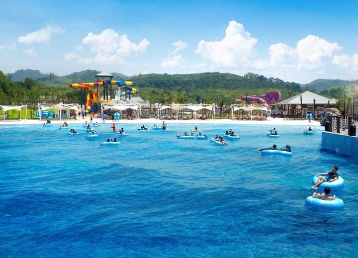 Kini Kabupaten Bandung Barat memiliki wahana bermain air terbaru dan terbesar se Jawa Barat yaitu Wahoo Water World.