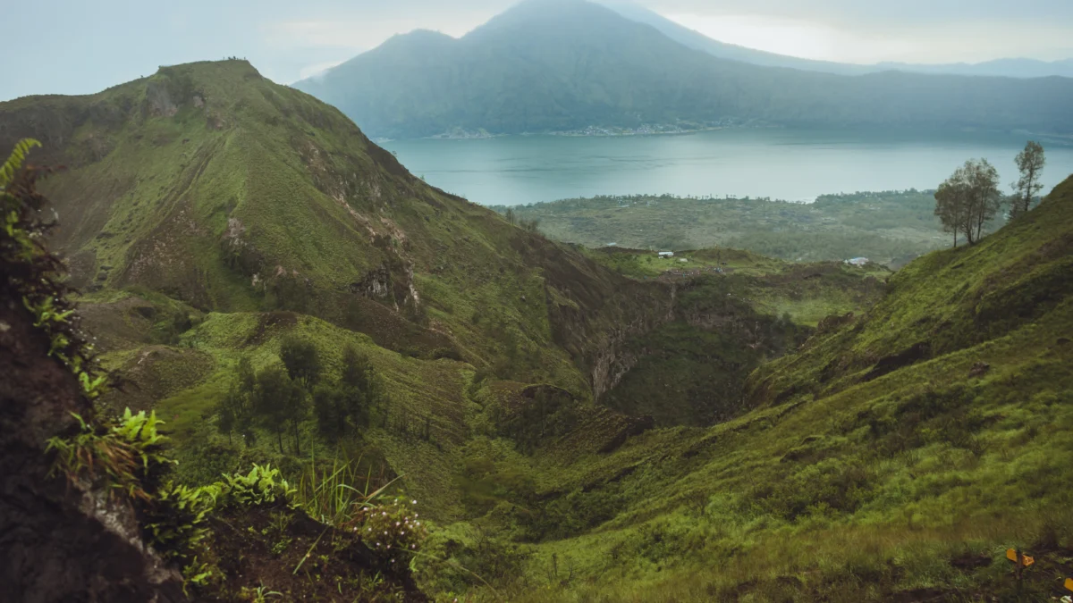 (Sumber Gambar: Freepik/5 Wisata yang sepi saat lebaran di Sukabumi)