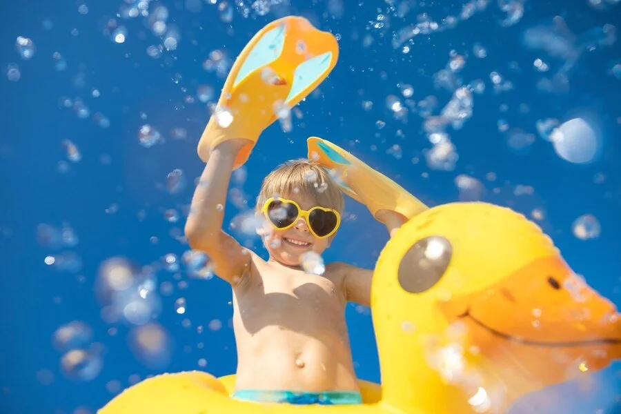 ( Sumber Gambar: Freepik/Waterboom di Sukabumi)