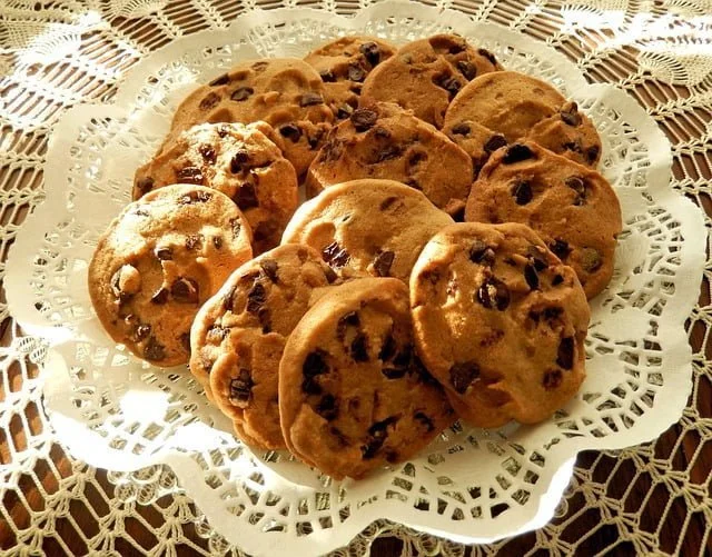 Sudah hampir 2 minggu kita para umat muslim menjalankan ibadah puasa. Biasanya dii minggu ketiga atau keempat orang-orang sudah sibuk mencari baju baru dan membuat kue.