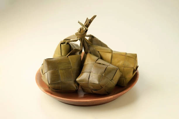 Cara Bikin Ketupat Lebaran 30 Menit Aja! Yuk Praktikan di Rumah