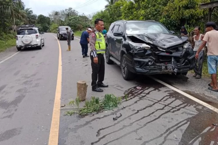 Demi Kejar Pesawat, Mobil Waka DPRD Tanjabbar Tabrak Pengemudi Motor Hingga Tewas