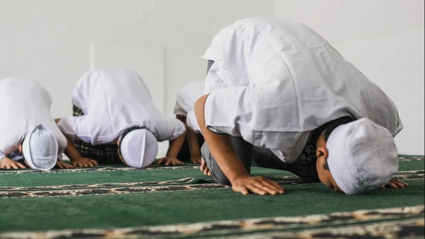 Apa Bacaan Sholat Idul Fitri saat Takbir 7 Kali?