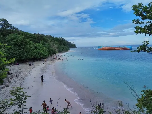 (Sumber Gambar: Pixabay/Pantai Indah di Jawa Barat)