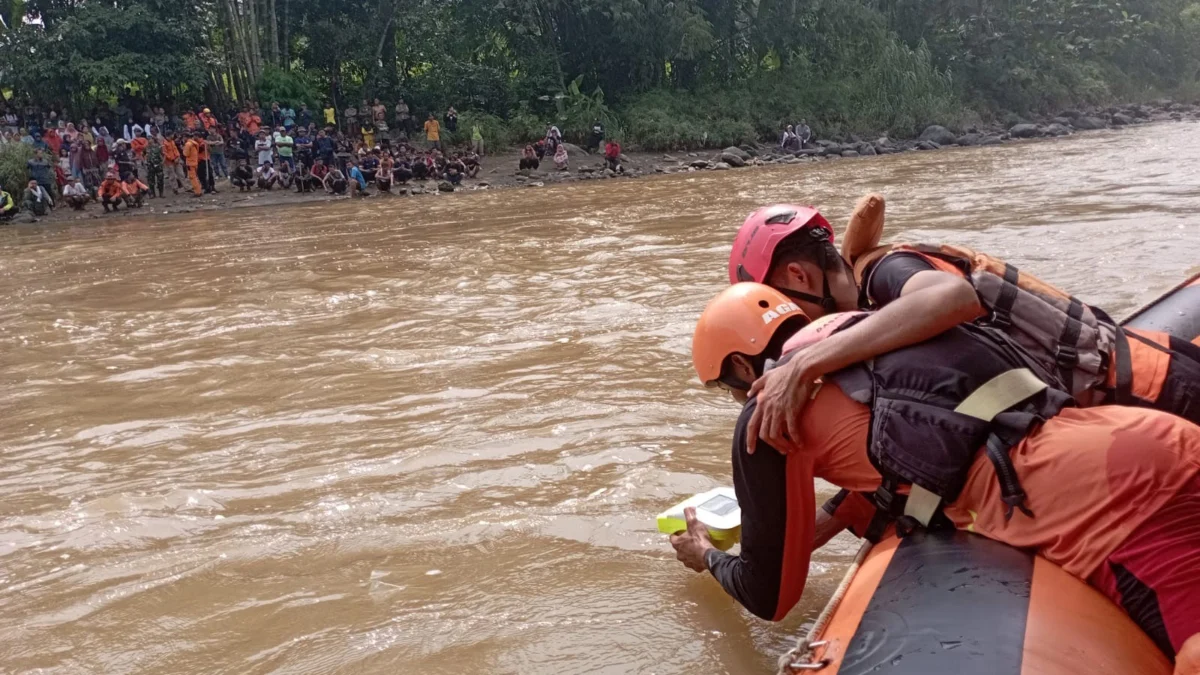 Tim SAR Gabungan Temukan Dua Bocah Korban Terseret Arus Sungai Cimandiri