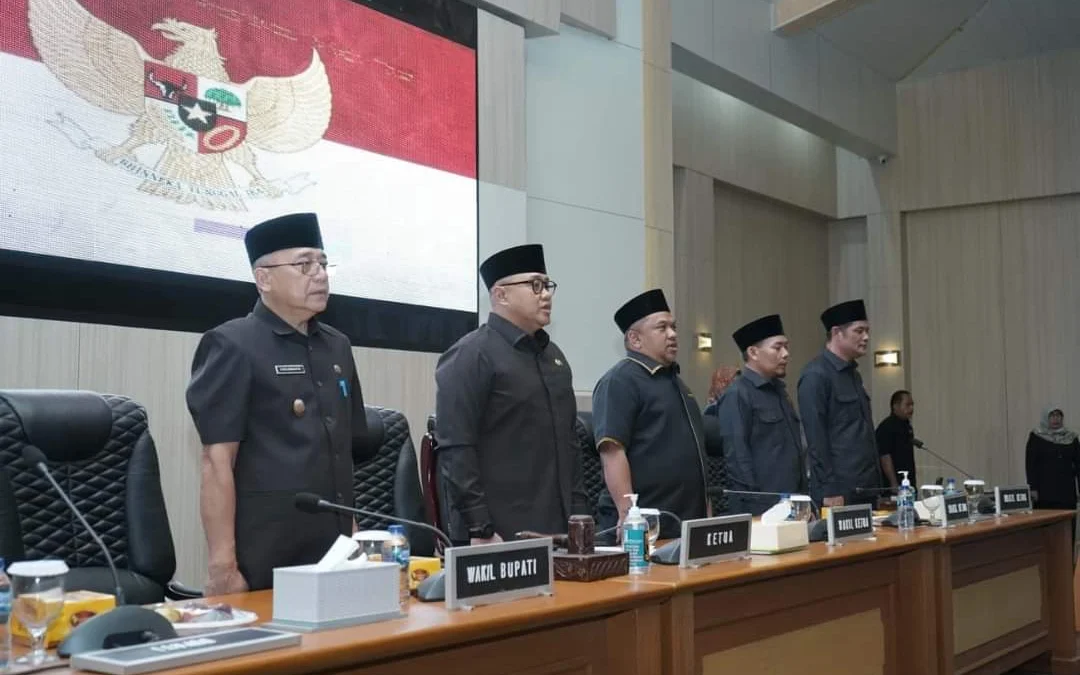 DPRD Paripurna Penyampaian Nota Pengantar Raperda dan Laporan Masa Sidang Pertama