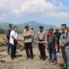 Kapolres Kunjungi Pantai Palanca yang Viral dengan Tumpukan Sampah