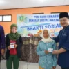 Kadinsos Dampingi Walikota Salurkan Bantuan dari IPSM Bagi Anak-anak Yatim Piatu