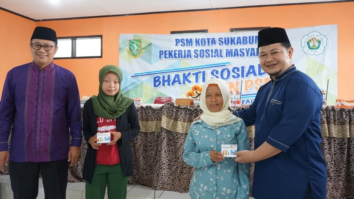 Kadinsos Dampingi Walikota Salurkan Bantuan dari IPSM Bagi Anak-anak Yatim Piatu