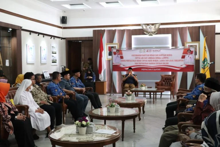 Dinsos Kota Sukabumi Salurkan Bantuan Hibah dan Sosial