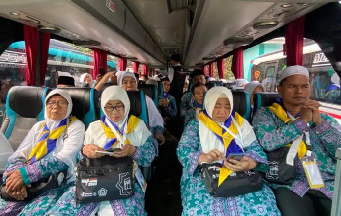 Jemaah Haji Cianjur Kloter Pertama Diberangkatkan