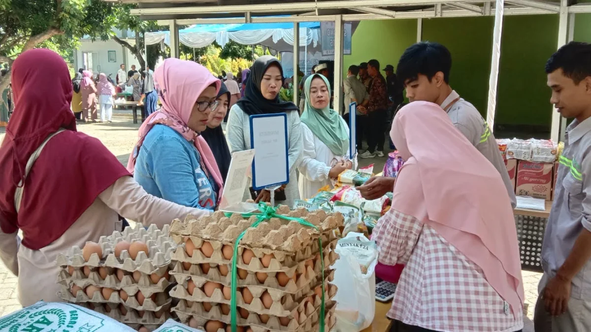 PLN Indonesia Tower PLTU Jabar II Palabuhanratu Gelar Pengobatan Gratis dan Bazar Murah