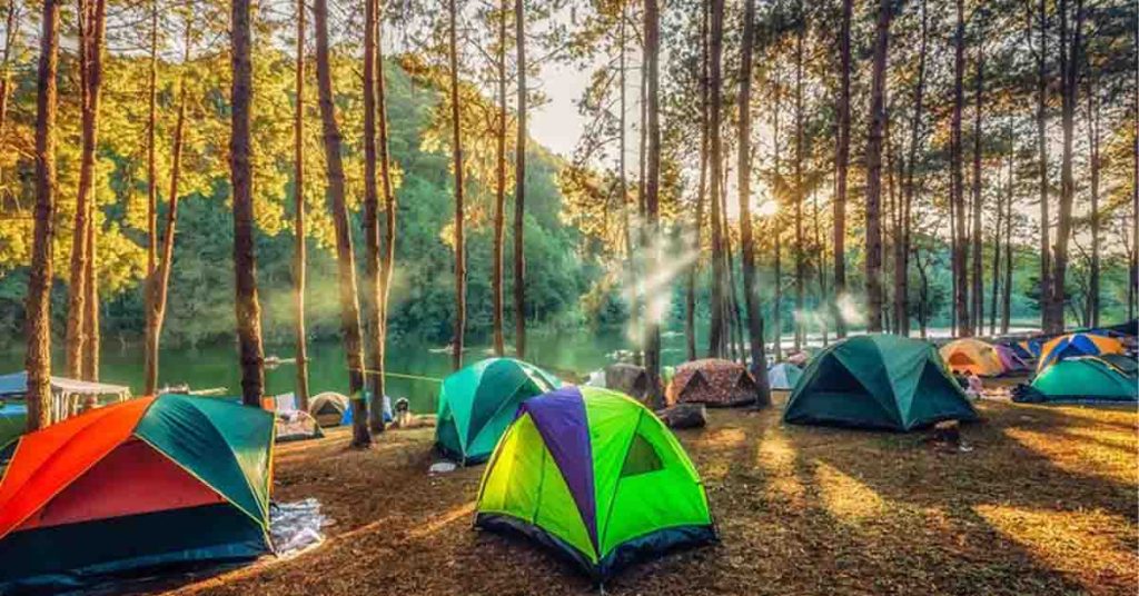 Healing Happy ke Wisata Camping Ground Batu Tapak di Sukabumi