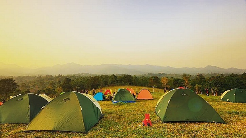 Wisata Camping Ground Bukit Waruwangi Banten yang Lagi Viral