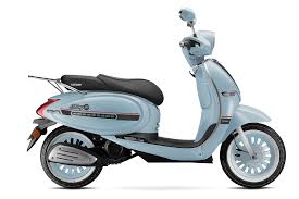 Motor Keeway Shinny 150 Tampil Stylish Bergaya Retro