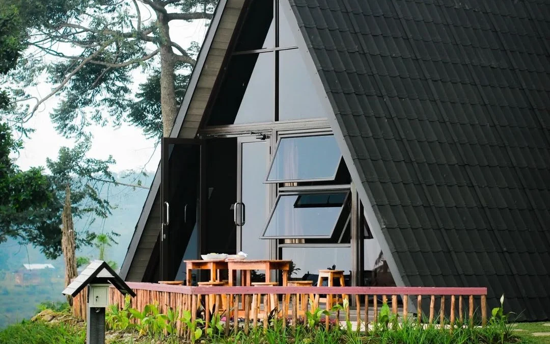 Pesona Wisata Nebula Glamping Bogor dengan View Gunung Salak