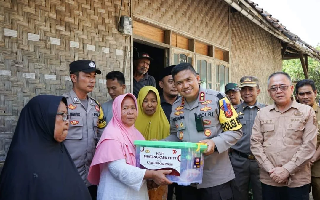 Kapolres dan Wabup Sambangi Warga Kampung Palangpang Ciemas