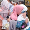 Sambut Kedatangan Jemaah Haji dengan Haru