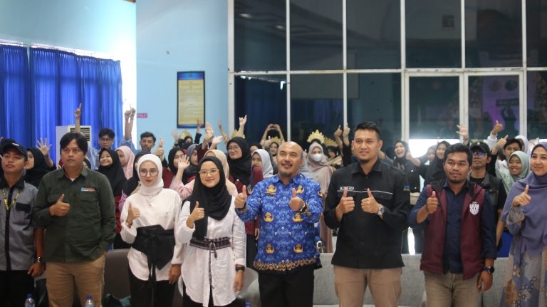 Berbagi Ilmu Fotografi melalui Seminar.