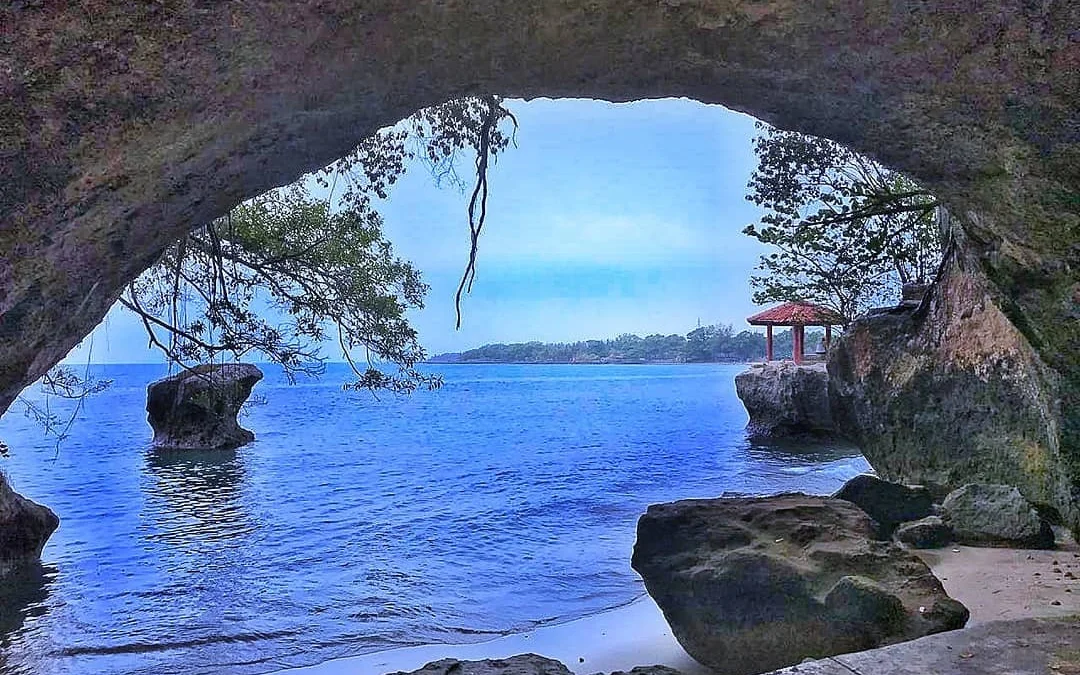 Pantai Karang Bolong.