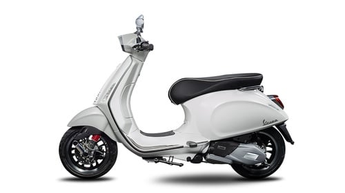 Vespa Sprint 150 Skuter Matic dengan Bergaya Italia Vespa Sprint 150