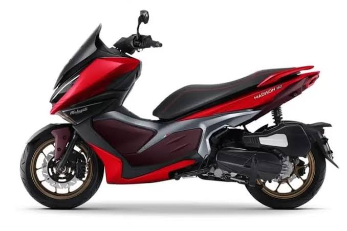 Motor Honda PCX 180 EV Inovasi Skuter Listrik Mesin Berkapasitas Besar