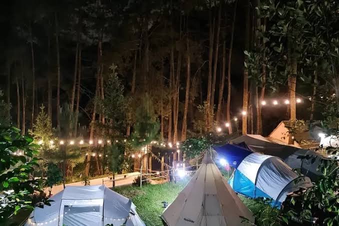 Rekomendasi Tempat Camping Hits di Bogor, Ada Sungainya