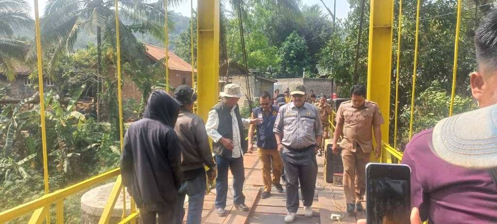 Kadis PU Pantau Perbaikan Jembatan Cilalay Warungkiara