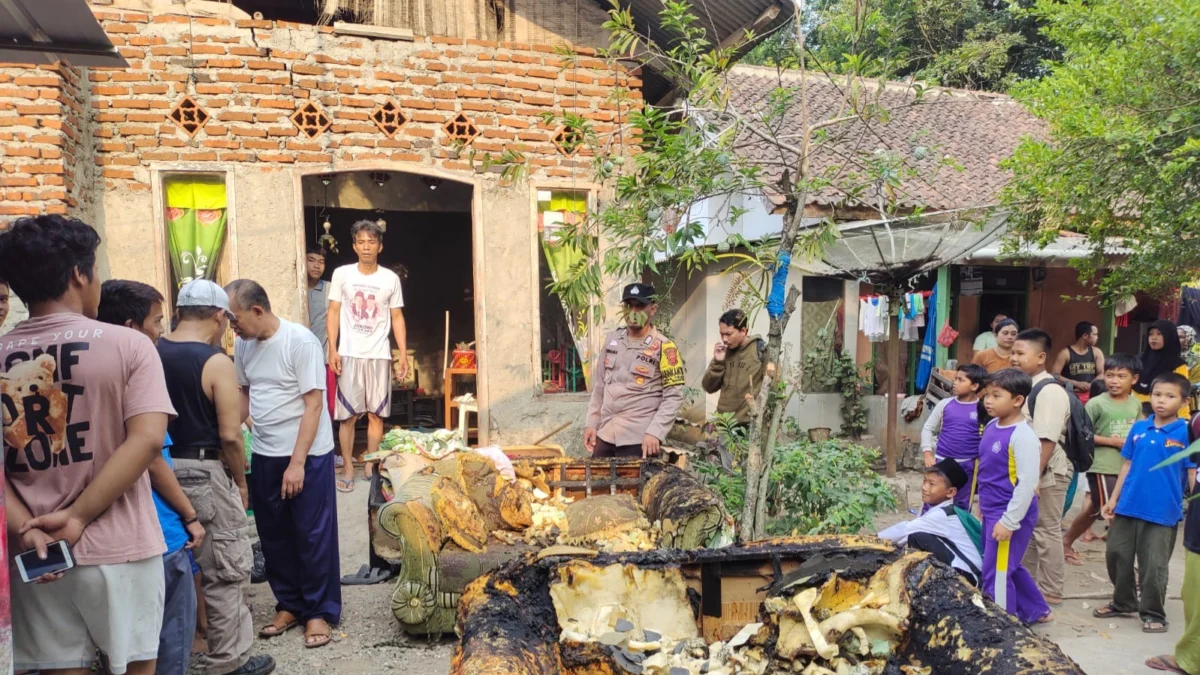 Anak Bakar Rumah Orangtuanya, Gegara Tak Diberi Uang