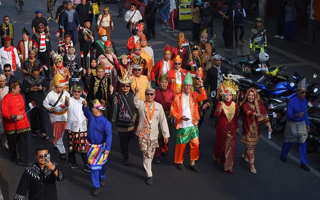 Momen Pemkot Sukabumi Gelar Kirab Budaya Merah Putih